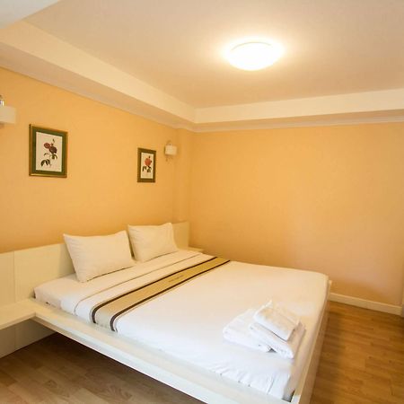 Hotel Triple Palms House Chiang Mai Zewnętrze zdjęcie