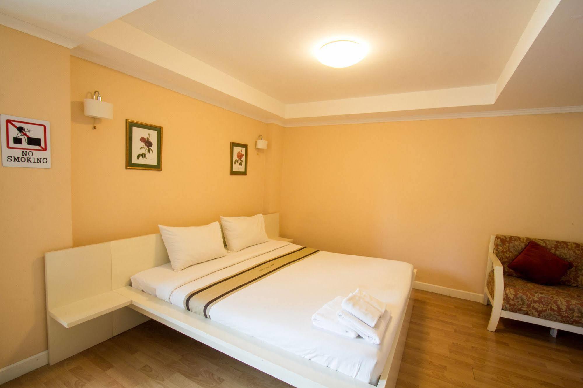 Hotel Triple Palms House Chiang Mai Zewnętrze zdjęcie