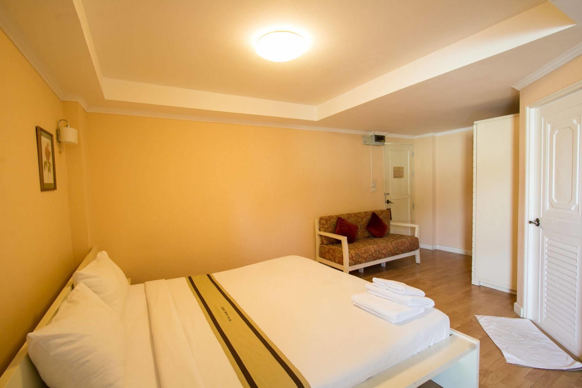 Hotel Triple Palms House Chiang Mai Zewnętrze zdjęcie